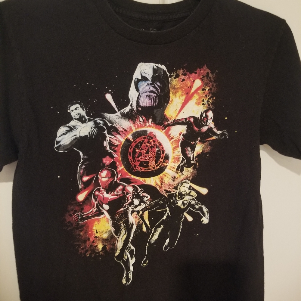 Marvel Avengers End Game T Shirt Size Medium. EUC